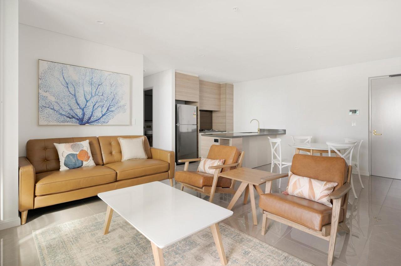 Sea View Beachfront In Surfers Apartment Gold Coast